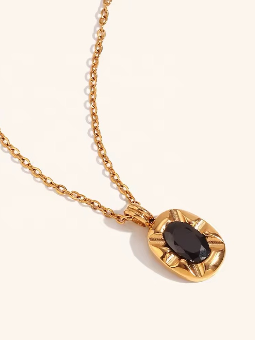 18K Gold Plated Vintage-Inspired Oval Black Stone Pendant Necklace - Picture 2 of 5
